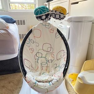 mamaRoo4 infant seat
